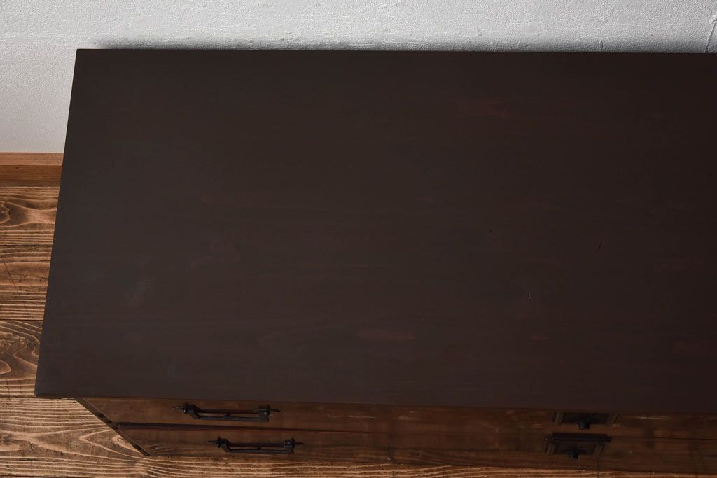 アンティーク家具　リメイク　前面ケヤキ材　漆塗りの赤が艶やかな時代箪笥ローチェスト(引き出し、ローボード、リビングボード)(小)