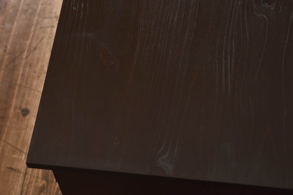 アンティーク家具　リメイク　前面ケヤキ材　漆塗りの赤が艶やかな時代箪笥ローチェスト(引き出し、ローボード、リビングボード)(小)