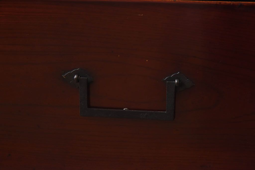 アンティーク家具　リメイク　前面ケヤキ材　漆塗りの赤が艶やかな時代箪笥ローチェスト(引き出し、ローボード、リビングボード)(小)