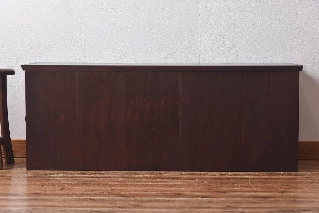 アンティーク家具　リメイク　前面ケヤキ材　漆塗りの赤が艶やかな時代箪笥ローチェスト(引き出し、ローボード、リビングボード)(小)