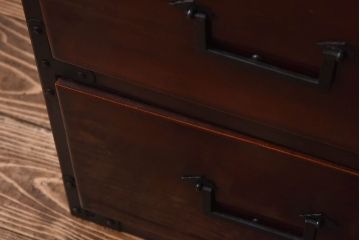 アンティーク家具　リメイク　前面ケヤキ材　漆塗りの赤が艶やかな時代箪笥ローチェスト(引き出し、ローボード、リビングボード)(小)