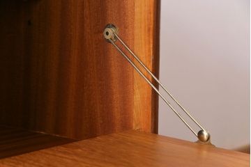 ビンテージ家具　北欧ヴィンテージ　温かみのあるチーク材の色味が魅力のリビングボード(サイドキャビネット、サイドボード)