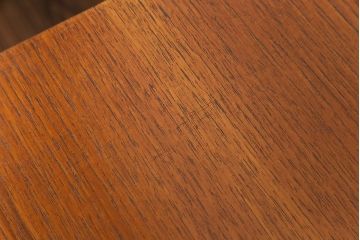 ビンテージ家具　北欧ヴィンテージ　温かみのあるチーク材の色味が魅力のリビングボード(サイドキャビネット、サイドボード)