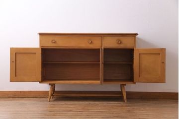 ビンテージ家具　北欧ヴィンテージ　希少品!ERCOL(アーコール)のサイドキャビネット(サイドボード、リビングボード)