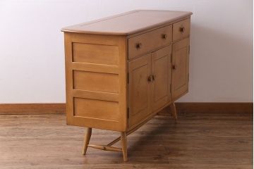 ビンテージ家具　北欧ヴィンテージ　希少品!ERCOL(アーコール)のサイドキャビネット(サイドボード、リビングボード)