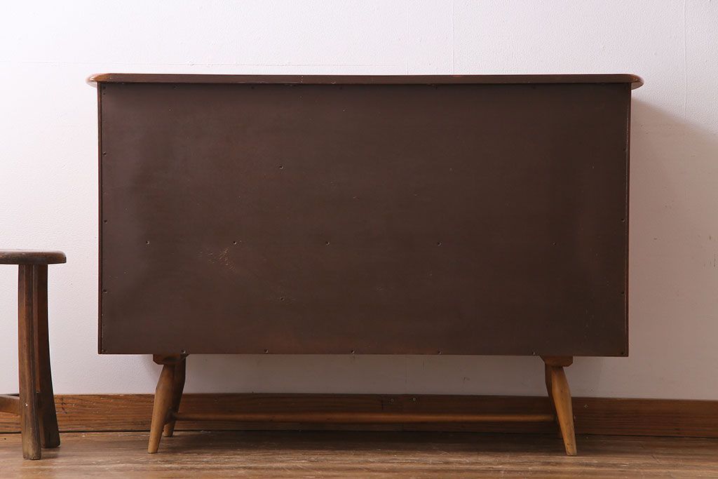ビンテージ家具　北欧ヴィンテージ　希少品!ERCOL(アーコール)のサイドキャビネット(サイドボード、リビングボード)