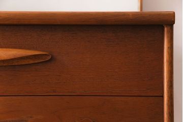 ビンテージ　北欧家具　チーク材　上品な雰囲気漂うドレッシングチェスト(ドレッサー)