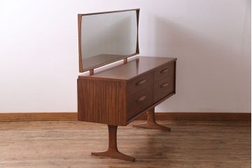 ビンテージ　北欧家具　チーク材　上品な雰囲気漂うドレッシングチェスト(ドレッサー)