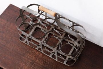アンティーク雑貨　ビンテージ　アイアン製　8連　シャビーでおしゃれなボトルケース(ボトルラック)
