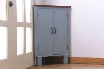 昭和期　ペイント家具　レトロなコーナーキャビネット(収納棚)
