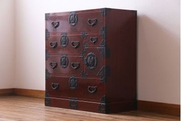 中古美品　ケヤキ材　木地呂塗り　美しい杢目と手打ち金具が存在感を放つ仙台箪笥