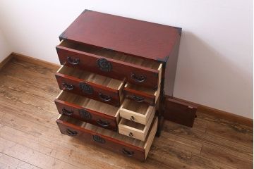 中古美品　ケヤキ材　木地呂塗り　美しい杢目と手打ち金具が存在感を放つ仙台箪笥