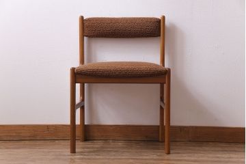ヴィンテージ家具　北欧ビンテージ　チーク材　フレームの滑らかな質感が魅力のチェア(ダイニングチェア、椅子)(1)