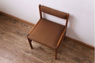 ヴィンテージ家具　北欧ビンテージ　チーク材　フレームの滑らかな質感が魅力のチェア(ダイニングチェア、椅子)(1)