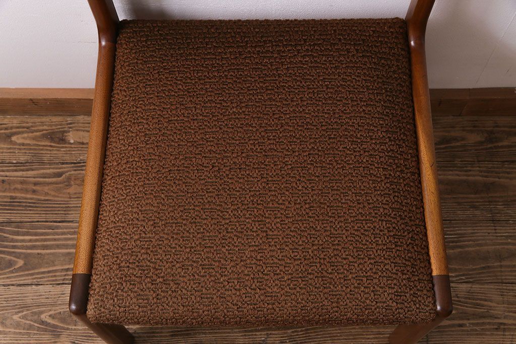 ヴィンテージ家具　北欧ビンテージ　チーク材　フレームの滑らかな質感が魅力のチェア(ダイニングチェア、椅子)(1)