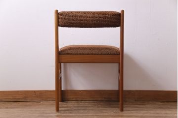 ヴィンテージ家具　北欧ビンテージ　チーク材　フレームの滑らかな質感が魅力のチェア(ダイニングチェア、椅子)(1)