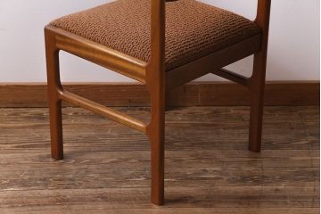 ヴィンテージ家具　北欧ビンテージ　チーク材　フレームの滑らかな質感が魅力のチェア(ダイニングチェア、椅子)(2)