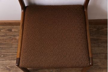 ヴィンテージ家具　北欧ビンテージ　チーク材　フレームの滑らかな質感が魅力のチェア(ダイニングチェア、椅子)(3)