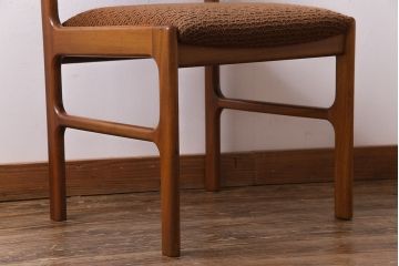 ヴィンテージ家具　北欧ビンテージ　チーク材　フレームの滑らかな質感が魅力のチェア(ダイニングチェア、椅子)(3)