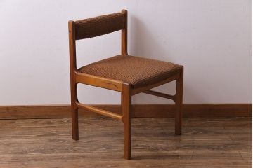 ヴィンテージ家具　北欧ビンテージ　チーク材　フレームの滑らかな質感が魅力のチェア(ダイニングチェア、椅子)