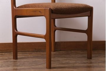ヴィンテージ家具　北欧ビンテージ　チーク材　フレームの滑らかな質感が魅力のチェア(ダイニングチェア、椅子)