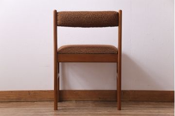 ヴィンテージ家具　北欧ビンテージ　チーク材　フレームの滑らかな質感が魅力のチェア(ダイニングチェア、椅子)