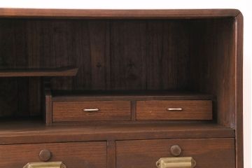 レトロ家具　昭和レトロ　海を思わせる色ガラスが美しい丸窓のローボード(戸棚、収納棚、リビングボード)