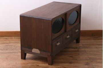 レトロ家具　昭和レトロ　海を思わせる色ガラスが美しい丸窓のローボード(戸棚、収納棚、リビングボード)