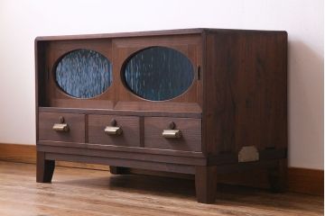 レトロ家具　昭和レトロ　海を思わせる色ガラスが美しい丸窓のローボード(戸棚、収納棚、リビングボード)