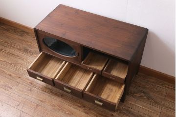 レトロ家具　昭和レトロ　海を思わせる色ガラスが美しい丸窓のローボード(戸棚、収納棚、リビングボード)