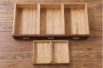 レトロ家具　昭和レトロ　海を思わせる色ガラスが美しい丸窓のローボード(戸棚、収納棚、リビングボード)