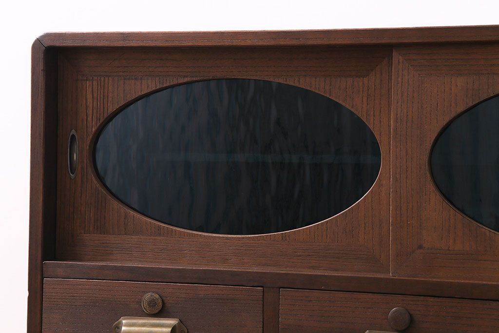 レトロ家具　昭和レトロ　海を思わせる色ガラスが美しい丸窓のローボード(戸棚、収納棚、リビングボード)