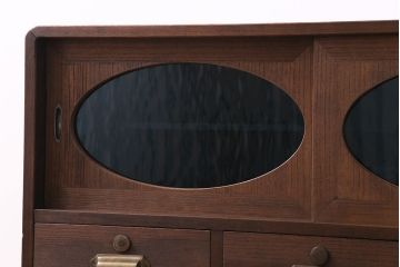 レトロ家具　昭和レトロ　海を思わせる色ガラスが美しい丸窓のローボード(戸棚、収納棚、リビングボード)