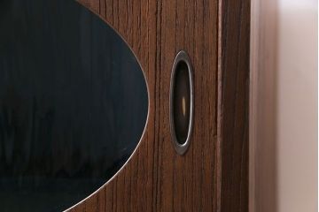 レトロ家具　昭和レトロ　海を思わせる色ガラスが美しい丸窓のローボード(戸棚、収納棚、リビングボード)