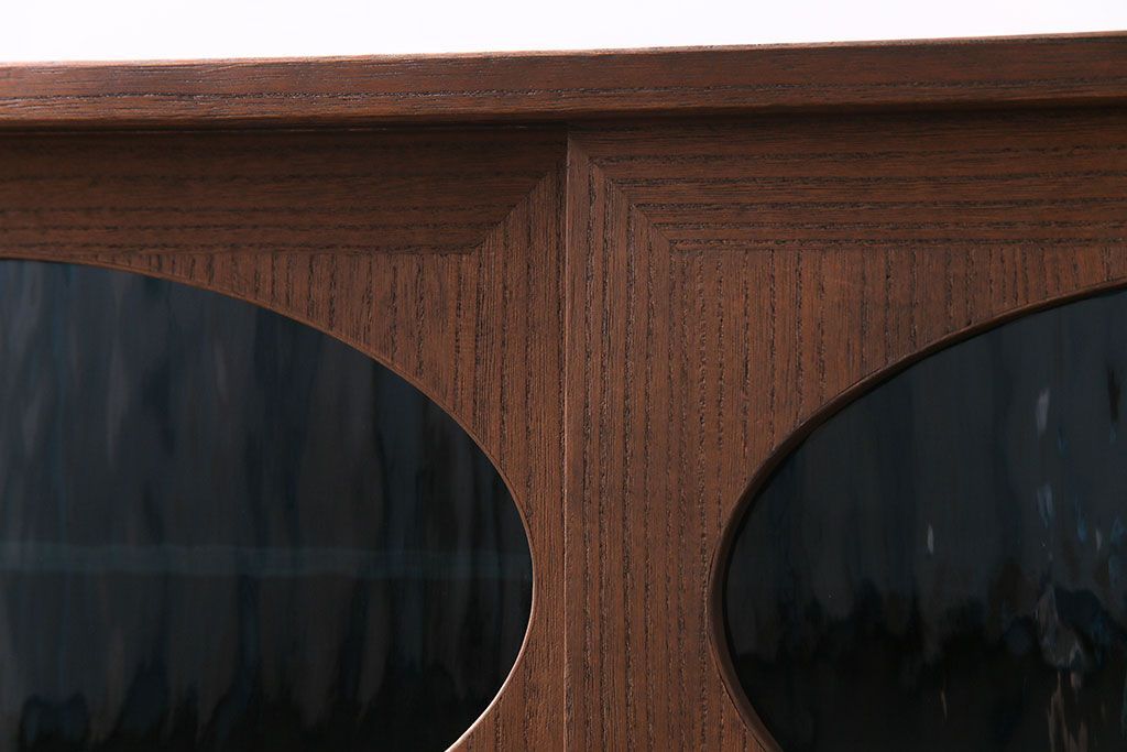 レトロ家具　昭和レトロ　海を思わせる色ガラスが美しい丸窓のローボード(戸棚、収納棚、リビングボード)