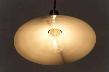 昭和レトロ　昔懐かしいシンプルな平笠シェード(吊り下げ照明、天井照明、ペンダントライト)