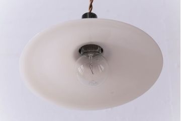 昭和レトロ　昔懐かしいシンプルな平笠シェード(吊り下げ照明、天井照明、ペンダントライト)