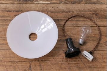 昭和レトロ　昔懐かしいシンプルな平笠シェード(吊り下げ照明、天井照明、ペンダントライト)