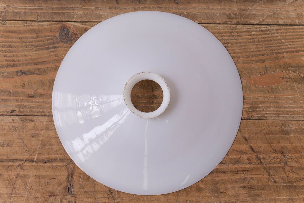 昭和レトロ　昔懐かしいシンプルな平笠シェード(吊り下げ照明、天井照明、ペンダントライト)