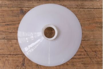 昭和レトロ　昔懐かしいシンプルな平笠シェード(吊り下げ照明、天井照明、ペンダントライト)