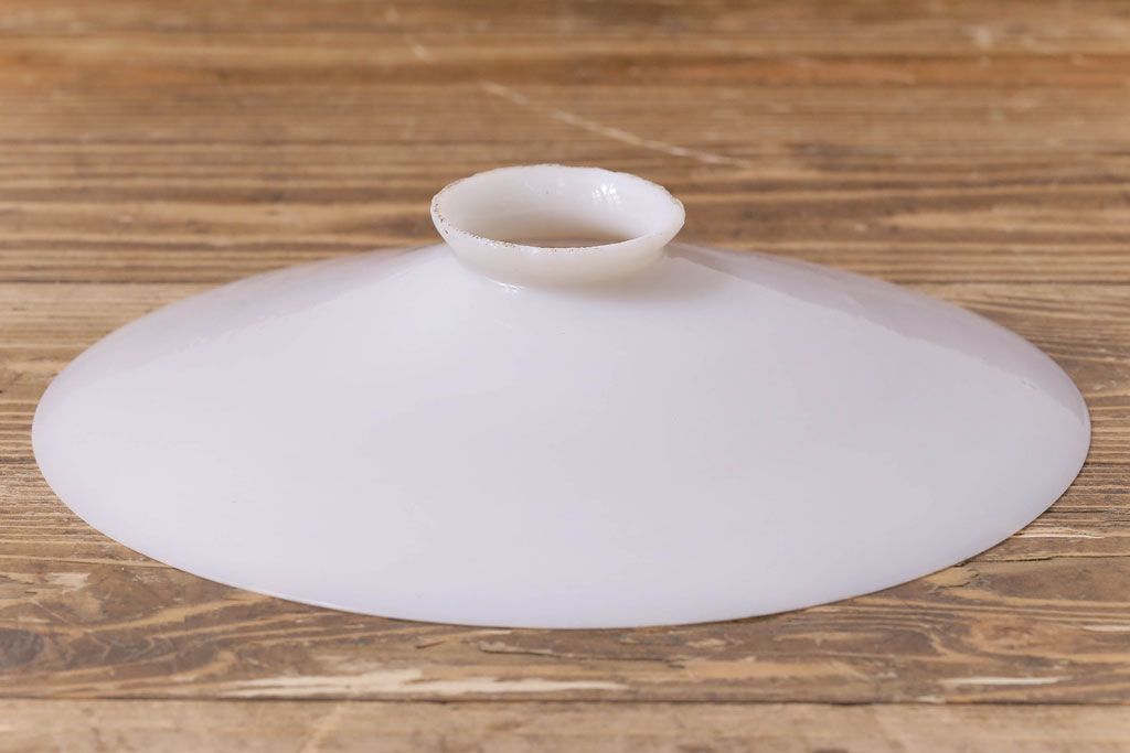 昭和レトロ　昔懐かしいシンプルな平笠シェード(吊り下げ照明、天井照明、ペンダントライト)