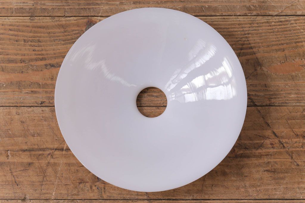 昭和レトロ　昔懐かしいシンプルな平笠シェード(吊り下げ照明、天井照明、ペンダントライト)