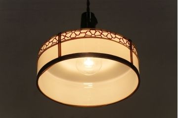 昭和レトロ　花模様が縁どられた愛らしいペンダントライト(天井照明、吊り下げ照明)