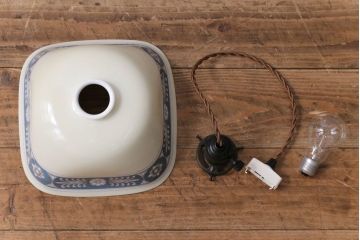 オールドノリタケ・則武(日陶)　四角形　草花モチーフが上品なシェード(電笠、天井照明)