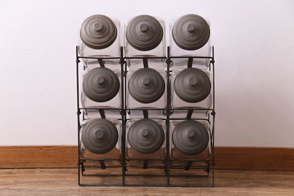 アンティーク雑貨　昭和レトロ　9連アイアンラック付き!　蓋付きガラスビンセット(瓶)