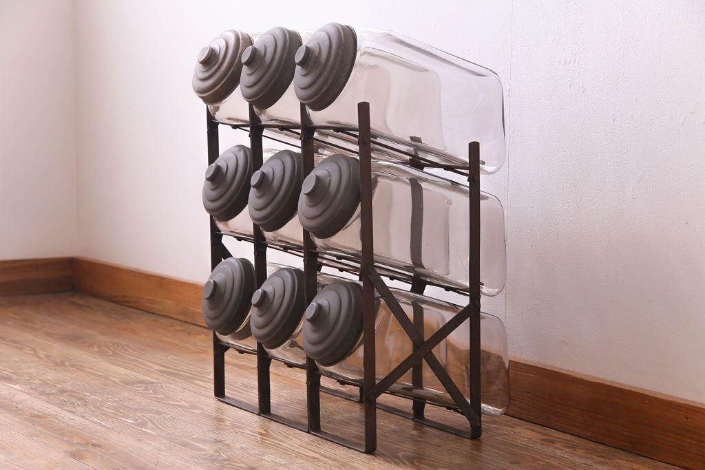 アンティーク雑貨　昭和レトロ　9連アイアンラック付き!　蓋付きガラスビンセット(瓶)