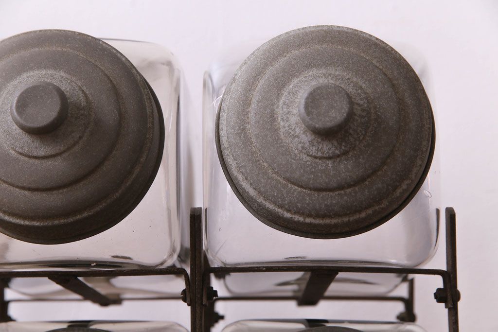 アンティーク雑貨　昭和レトロ　9連アイアンラック付き!　蓋付きガラスビンセット(瓶)