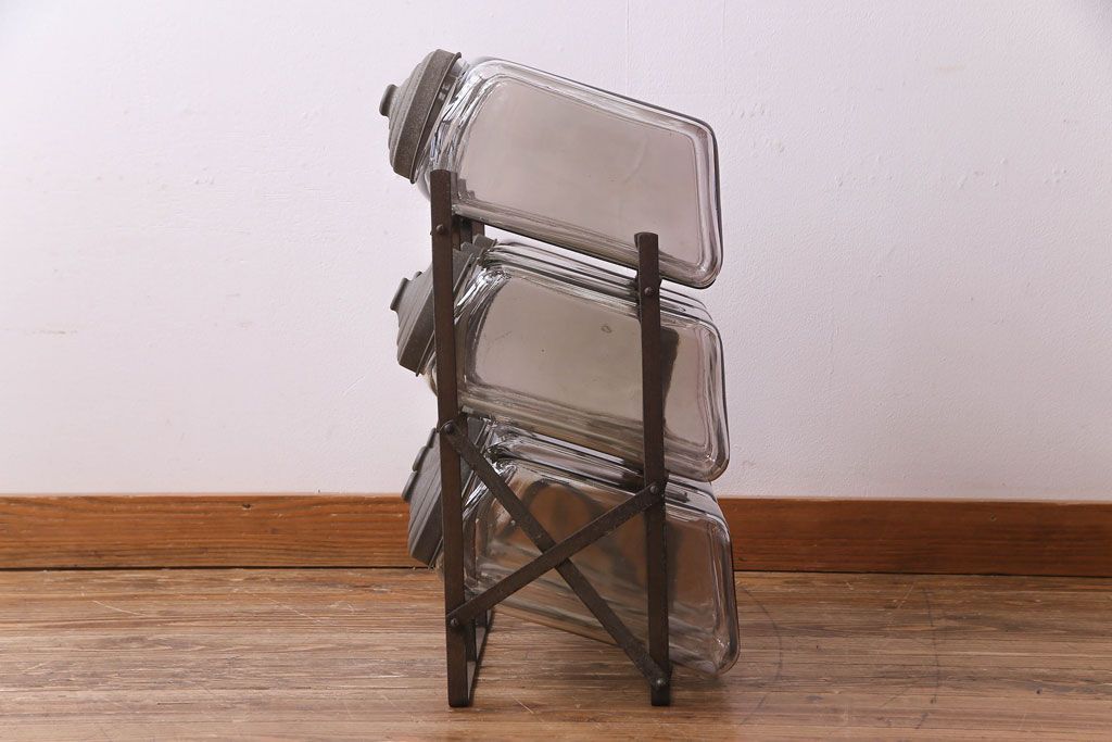 アンティーク雑貨　昭和レトロ　9連アイアンラック付き!　蓋付きガラスビンセット(瓶)