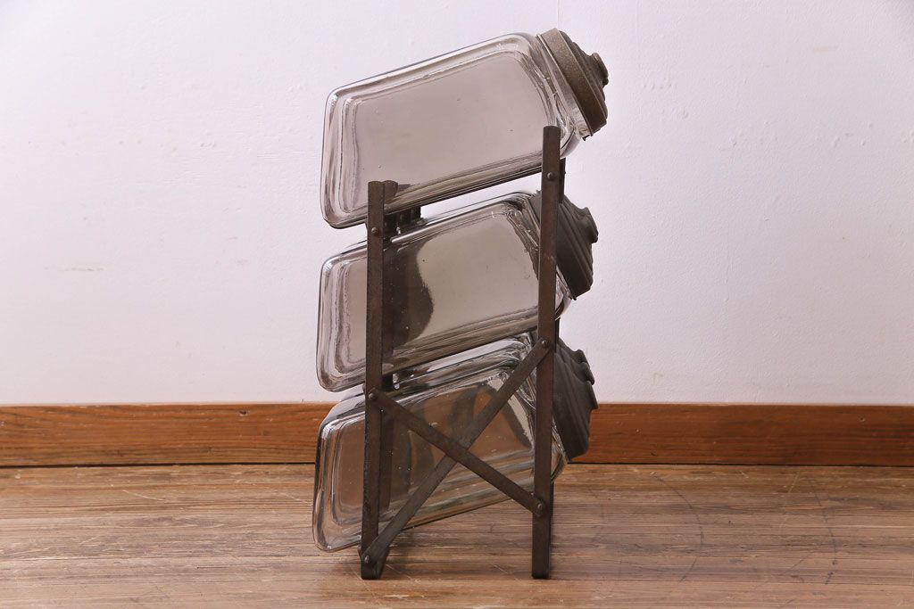 アンティーク雑貨　昭和レトロ　9連アイアンラック付き!　蓋付きガラスビンセット(瓶)