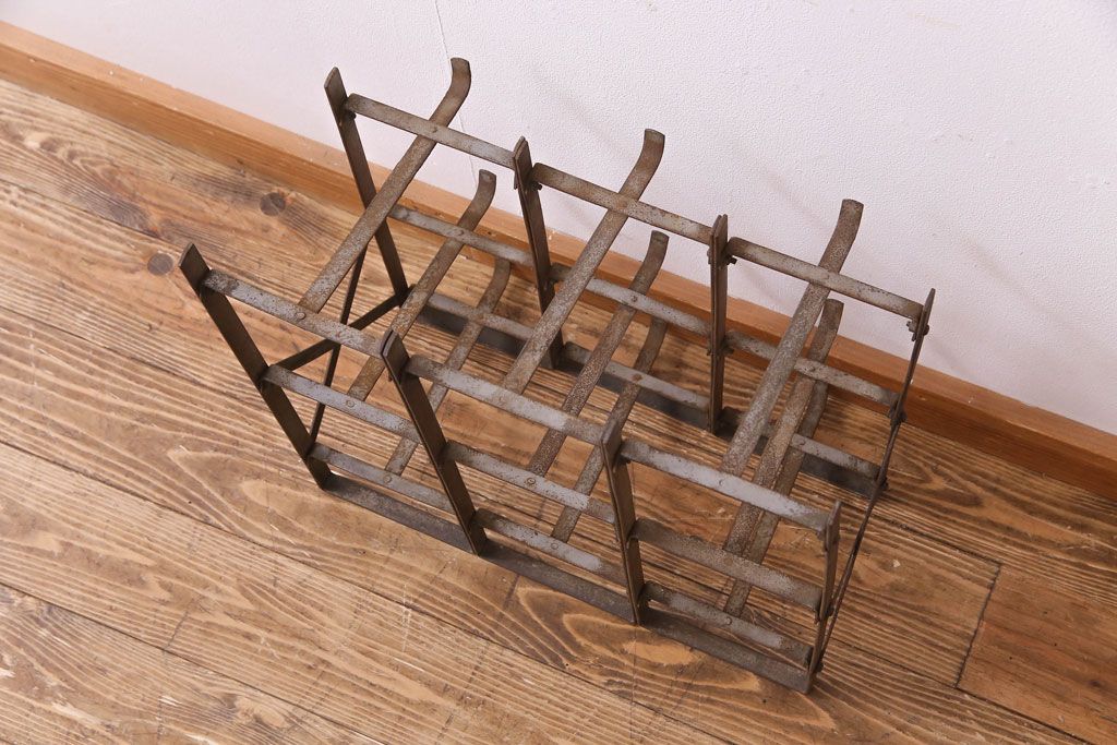 アンティーク雑貨　昭和レトロ　9連アイアンラック付き!　蓋付きガラスビンセット(瓶)